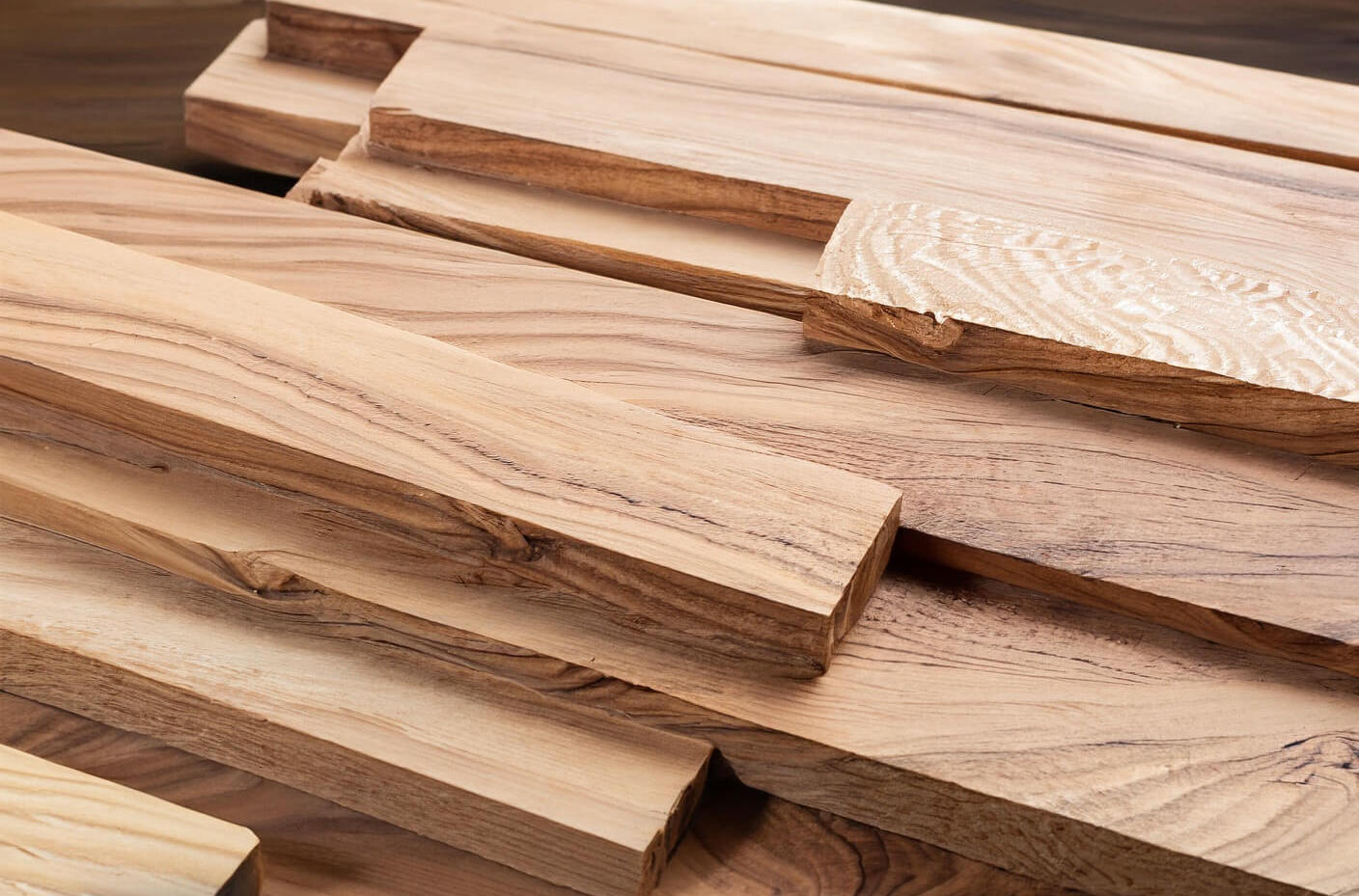 Walnut woods planks for furniture making DIY